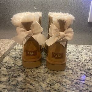 Ugh Boots Bailey Bow Mini Shimmer